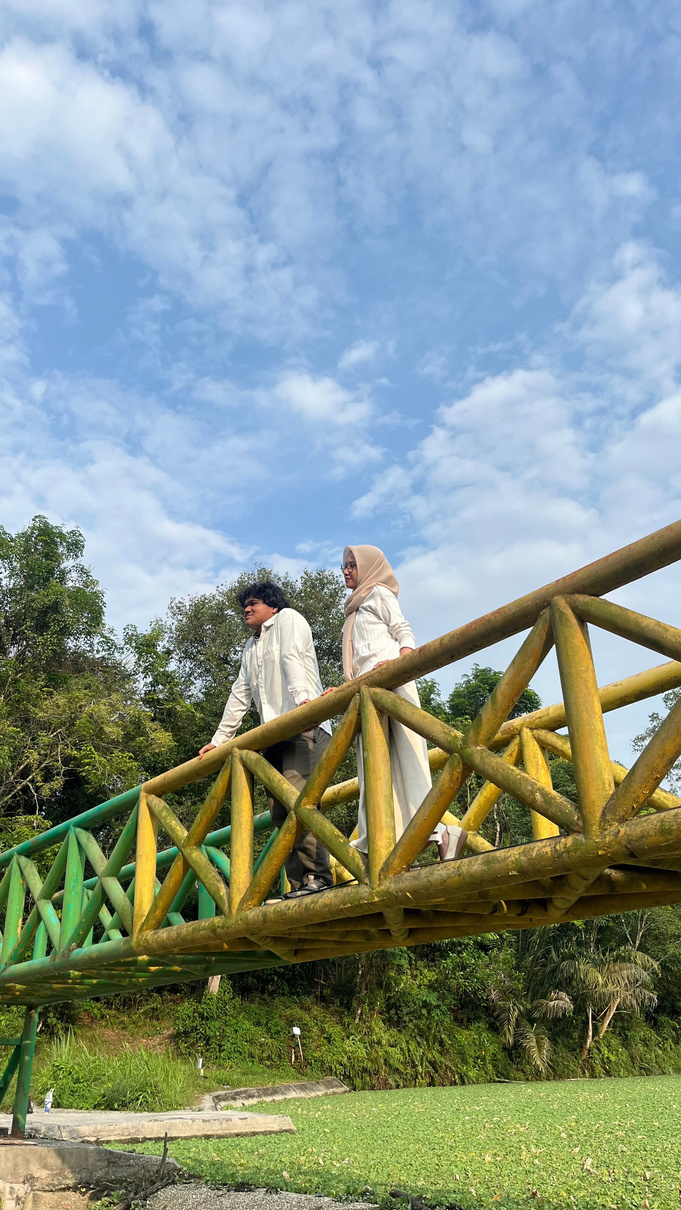 Mufid & Velicia di jembatan